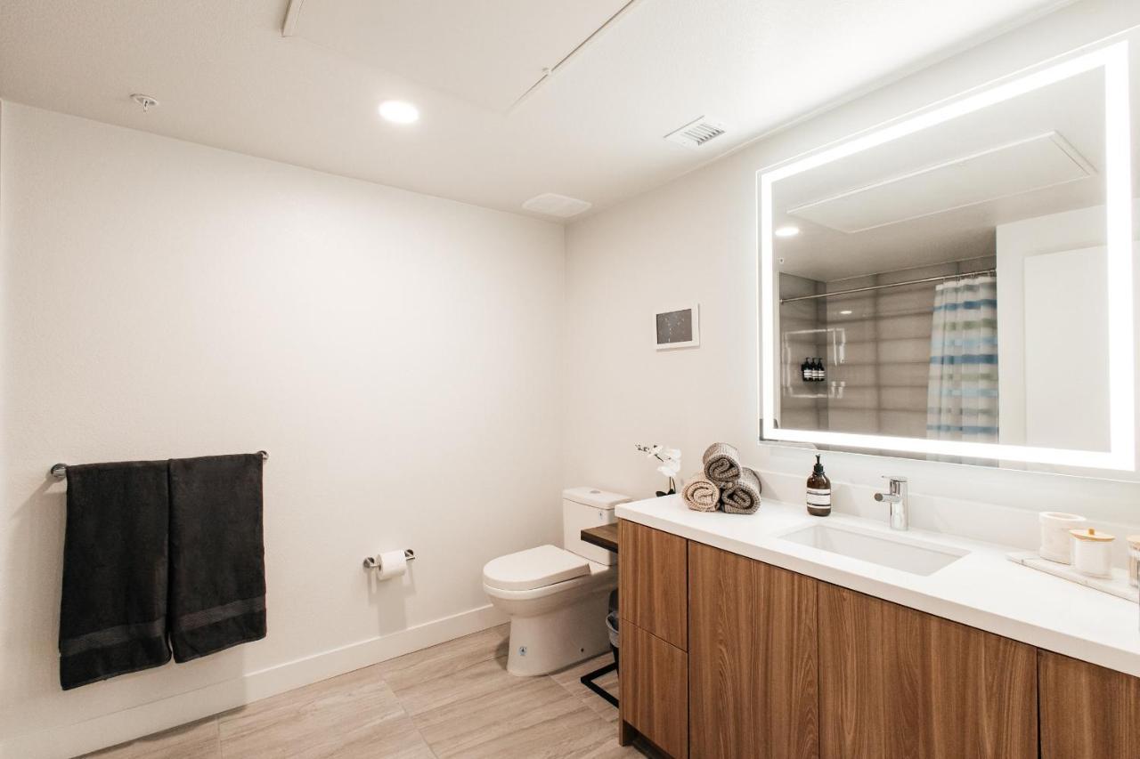 Elegant In The Heart Of Hollywood *